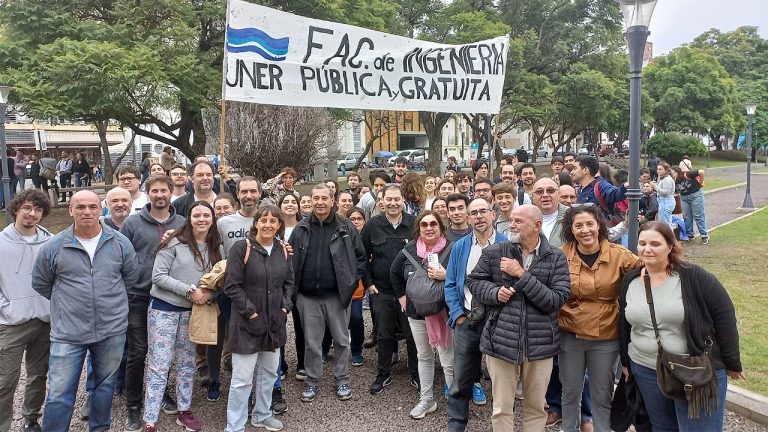 Integrantes de la FIUNER participaron de la Marcha Federal Universitaria