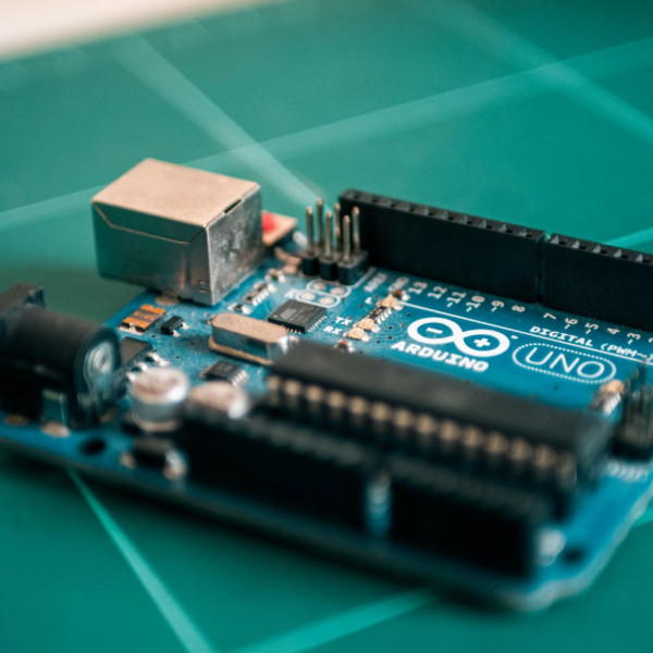Comienza un curso de Prototipado de Aplicaciones usando Arduino