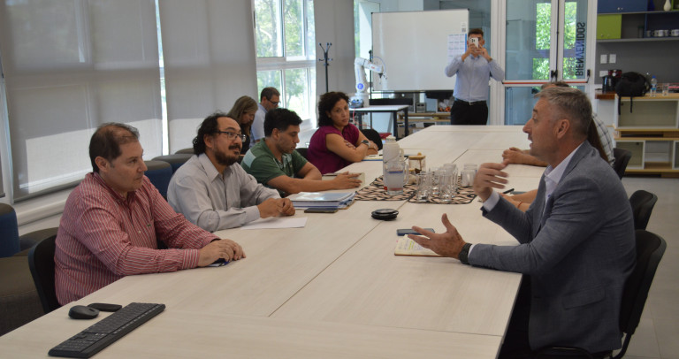 La Facultad de Ingeniería y la Cámara de Diputados dialogaron sobre el abordaje de la salud mental con tecnología