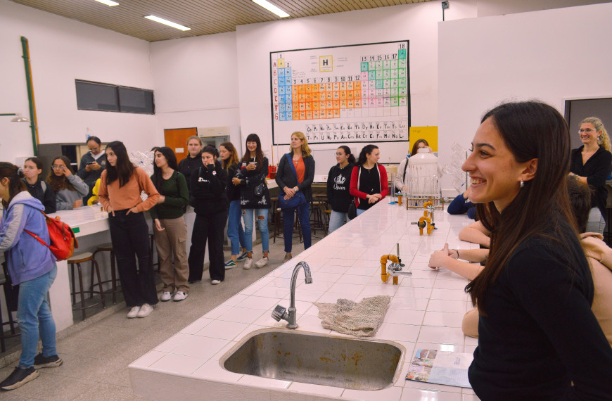 Concursos para cubrir cargos de Ayudante Estudiante a la Docencia
