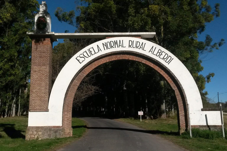 Presentan proyecto para mejorar estacionamiento y seguridad vial en la Escuela Alberdi