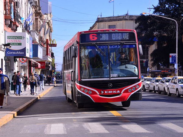 Colectivos en Paraná: el costo de viajar al trabajo casi se triplicó en 10 años
