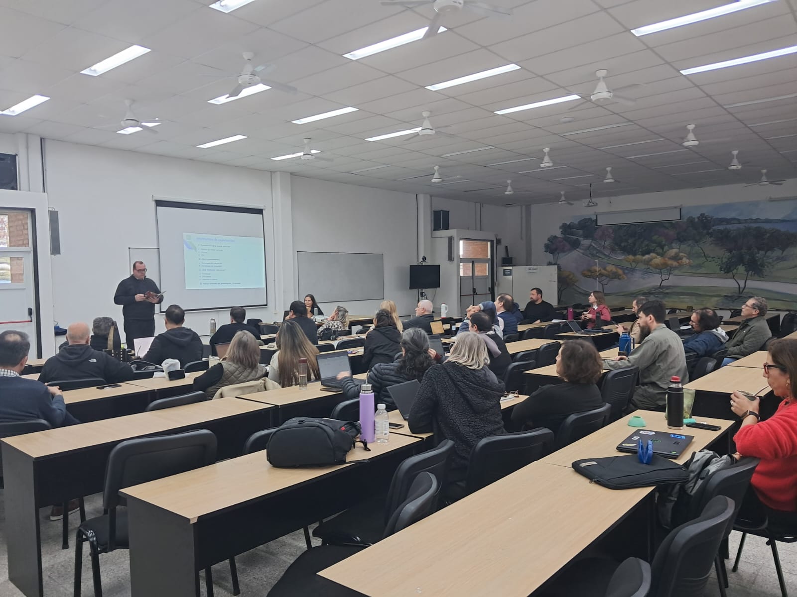 Avanza la consolidación de los Planes de Estudio 2025: se realizó el Taller de Coordinación Curricular para 2º y 3º año